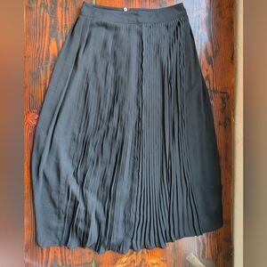 H&M Black Pleated Midi Skirt – Women’s Size 6